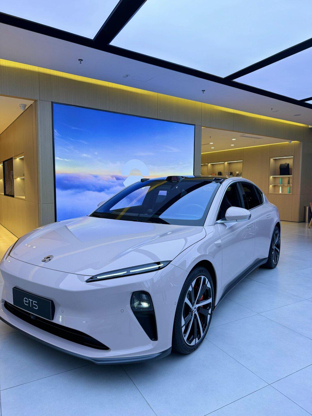 和常规燃油轿车拉开了不小差距——整个1月