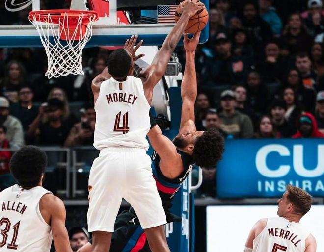 哈登率骑士险胜活塞 交易操作堪称血赚