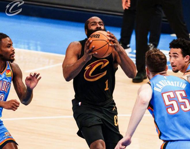 哈登率骑士险胜活塞 交易操作堪称血赚